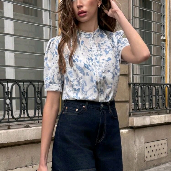 Women's Elegant Casual Collegiate Style Ditsy Floral Ruffle-Trim Short - Picture 3 of 4